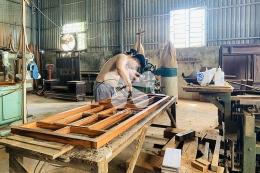 2023.04 Sản xuất & lắp đặt vách ngăn trang trí gỗ Căm Xe Q.10