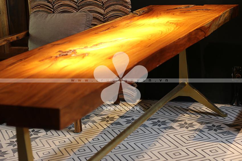 Bàn làm việc DTBLV04 - Chiếc bàn là sản phẩm sáng tạo ngẫu hứng từ vẽ đẹp của gỗ, sự kết hợp giữa hai chất liệu không chỉ tạo vẽ...