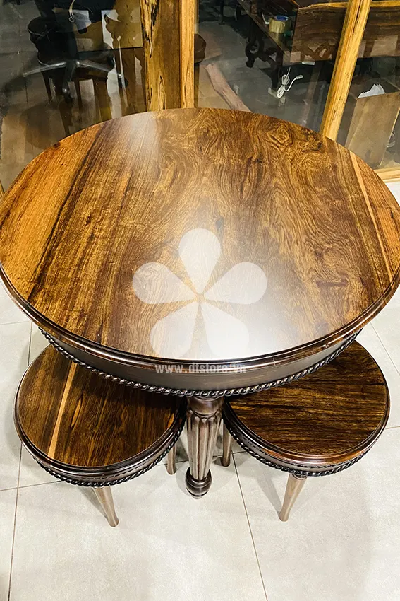 Round table set DTBBT02. Dimensions: round face 81cm, height 75cm. Material: Chieu Lieu wood (all).