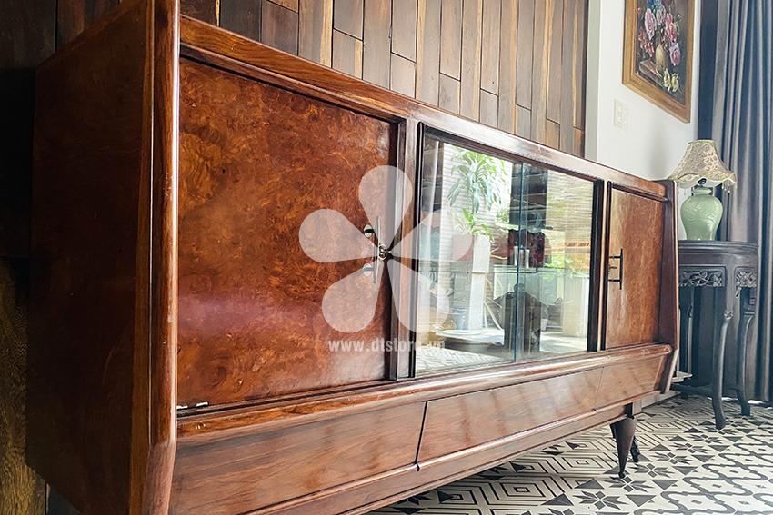 Vintage buffet cabinet DTTUP02 - Chiếc tủ buffet chất Sài Gòn xưa đã rất quen thuộc với thế hệ 8X mà thời gian cũng không thể làm phai mờ đi hình ảnh về kí ức xa xưa hoài niệm. 180 cm ...