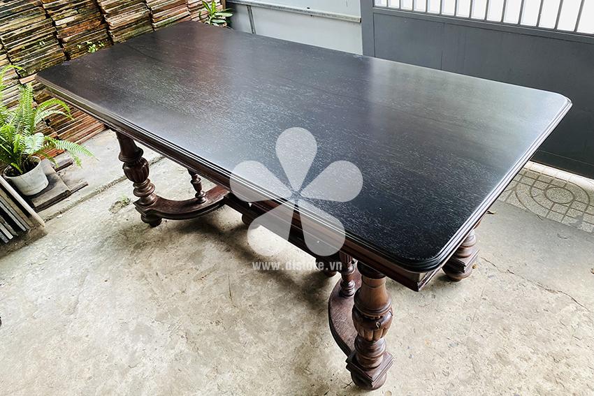 Vintage c-shaped table DTBAX01 - Chiếc bàn cổ xưa với tên gọi dân gian là bàn chữ C, đây là một loại bàn phổ biến thời bấy giờ, vẽ đẹp các họa tiết thẩm mỹ trong khi gia công từ chất li...