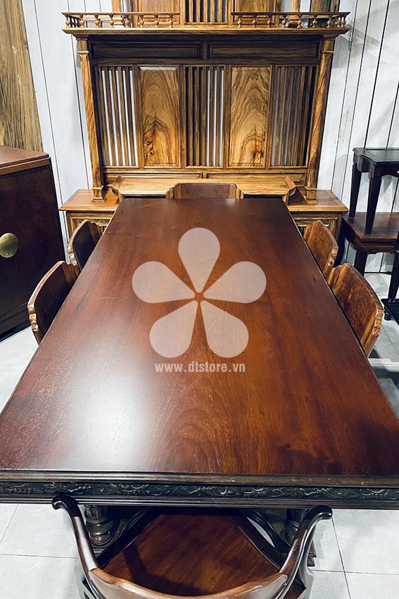 Vintage c-shaped table DTBAX02 - Chiếc bàn cổ xưa với tên gọi dân gian là bàn chữ C, đây là một loại bàn phổ biến thời bấy giờ nhưng với chiếc bàn được đục chạm hoa văn quả nho cùng hoa...