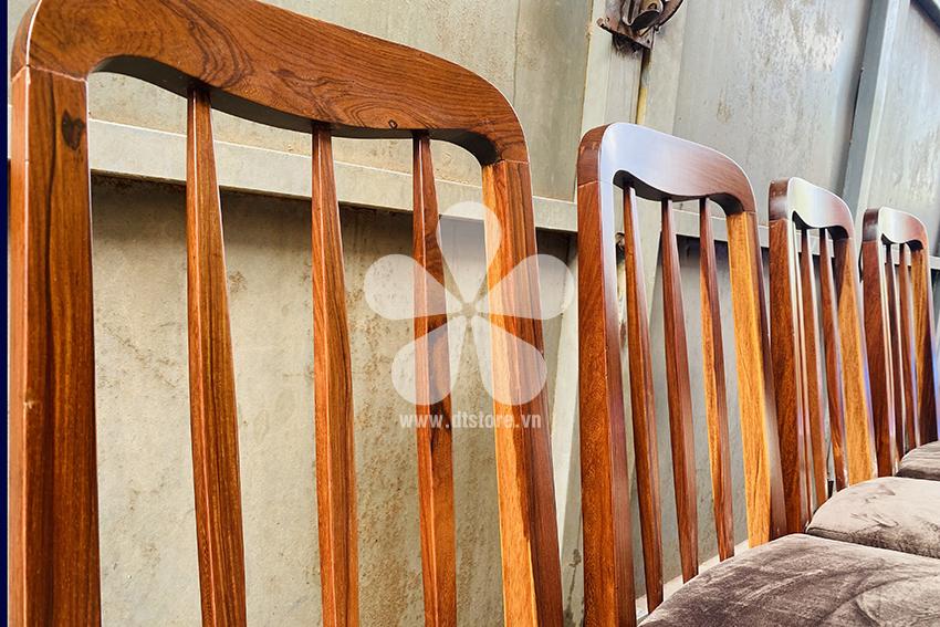 Vintage chair DTGHX05 - Chiếc ghế bàn ăn gỗ Cẩm Lai phối hợp với chất liệu vải nhung hòa quyện để tạo nên một tuyệt tác say đắm lòng người. 42 cm x 42 cm, cao 90 cm. gỗ Cẩm L...