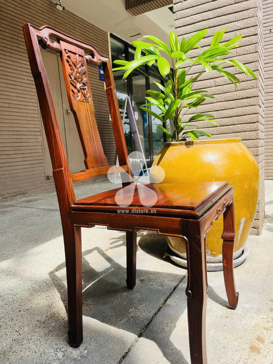 Vintage chair DTGHX06. Dimensions: 45cm x 45cm, height 102cm. Material: Rosewood (whole).