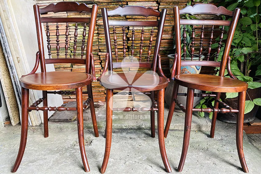 Vintage chair DTGHX15. Dimensions: round face 38cm high 96cm. Material: Red Oak wood (whole).