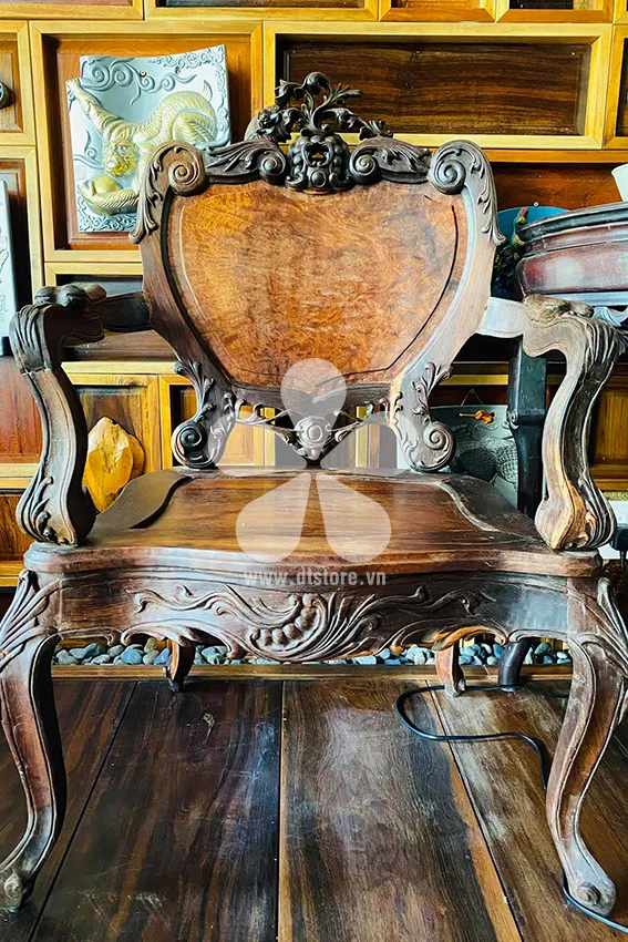 Vintage chair DTGHX16 - Description The Louis chair is carved with very detailed patterns and coordinated materials to enhance the value and luxury of the chair. Dimensions 62... - Image 3