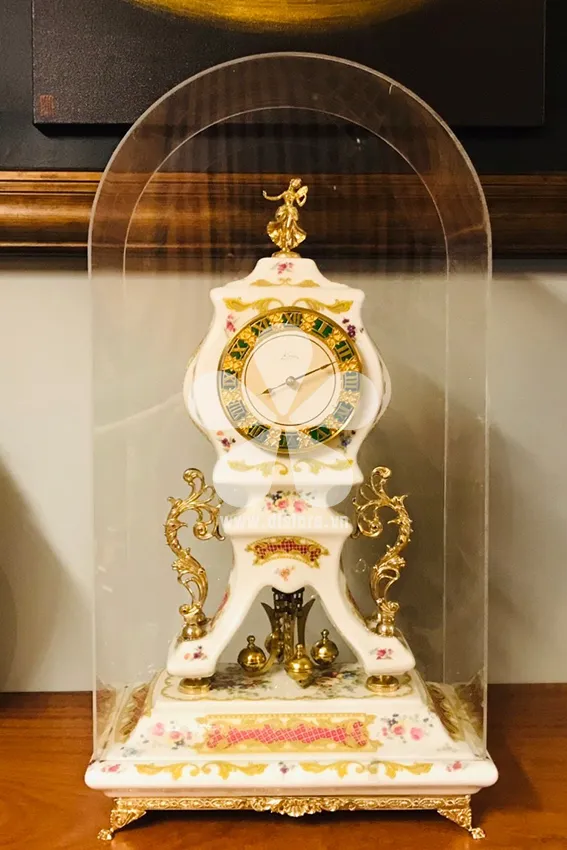 Vintage clock DTDOH01. Material: Very high quality ceramic plated with 18k gold.