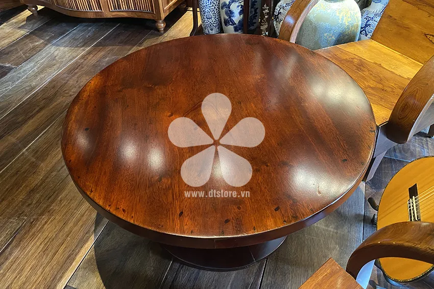 Vintage round table DTBTX01. Dimensions: round face 81cm, height 50cm. Material: Wood (whole).